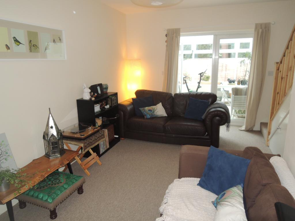 Mansfield Road, Poole BH14 2 bed semidetached house £1,100 pcm (£254 pw)