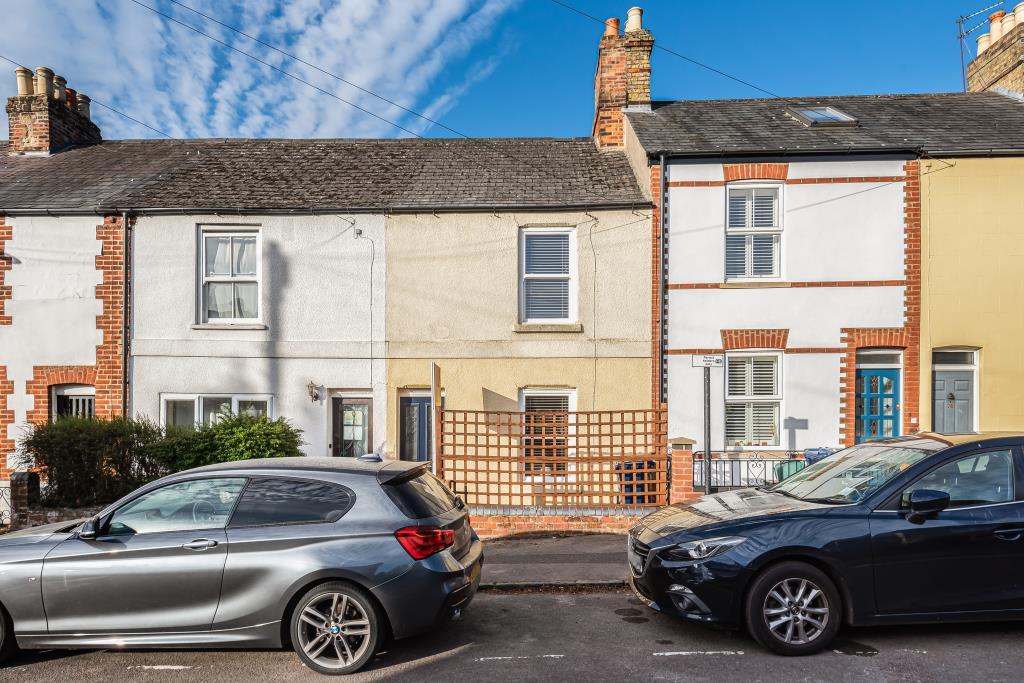 New High Street, Headington, OX3 2 bed terraced house £1,500 pcm (£346 pw)