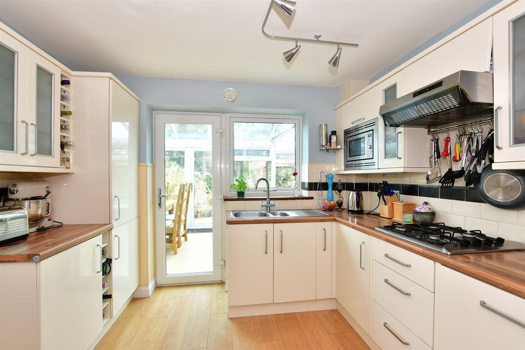 Horestone Drive, Seaview, Isle of Wight 4 bed detached house - £599,000