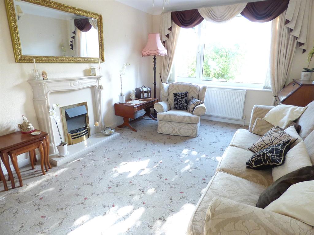 Lower Barn Road, Hadfield, Glossop... 3 bed link detached house £285,000