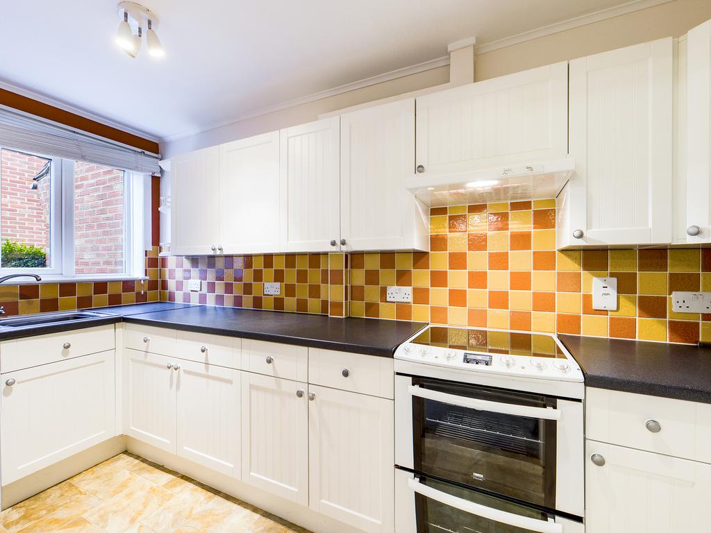 Culver Road, Kings Furlong, Basingstoke, RG21 4 bed terraced house £