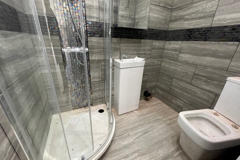 Studio to rent, Green Road, Southgate
