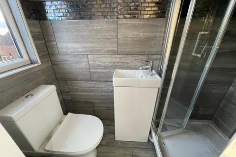 Studio to rent, Green Road, Southgate