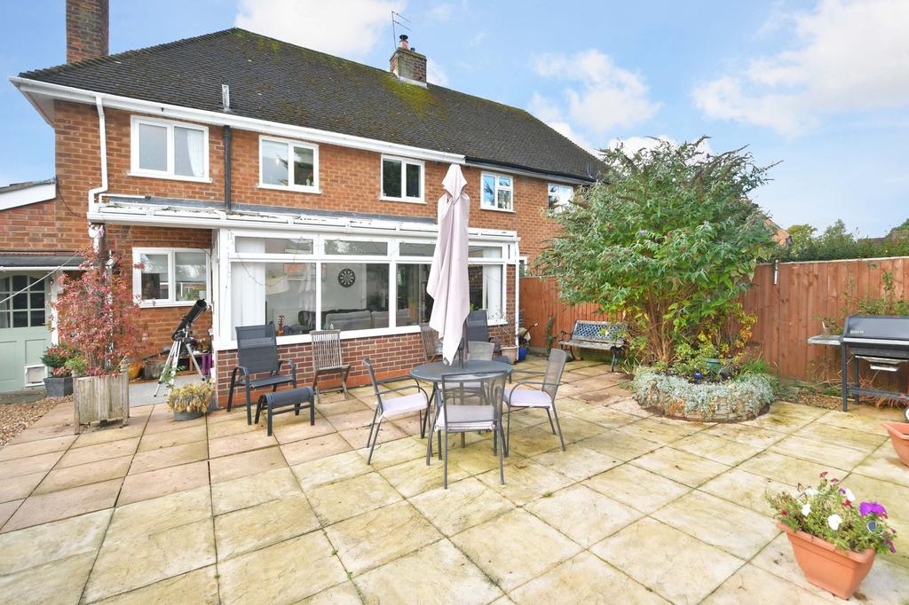 Barn Road, Shifnal, TF11 3 bed semidetached house £229,000