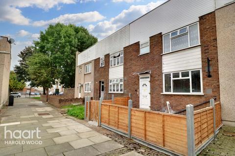 5 Pontypool Walk, Romford, RM3 8YD