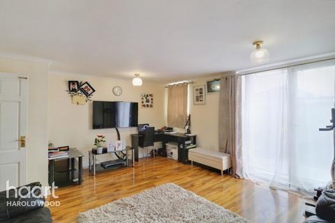 5 Pontypool Walk, Romford, RM3 8YD