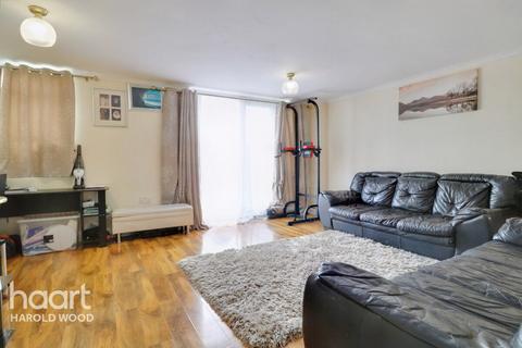 5 Pontypool Walk, Romford, RM3 8YD