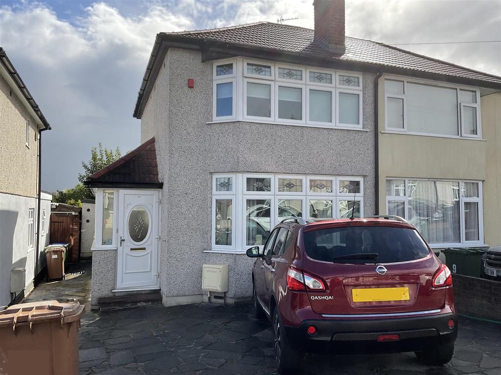 Wendover Way, Welling, Kent 2 bed semidetached house £425,000