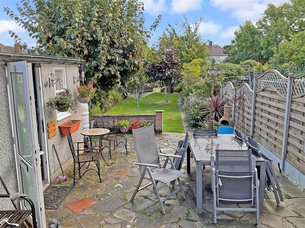 Wendover Way, Welling, Kent 2 bed semidetached house £425,000