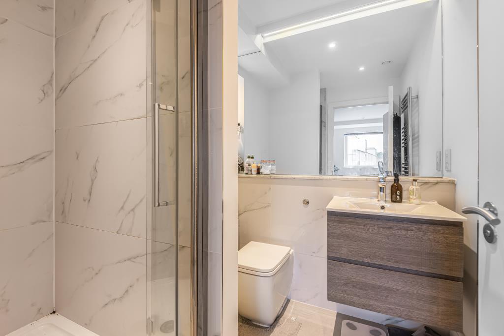 Potters Bar, Hertfordshire, EN6 2 bed flat for sale £400,000