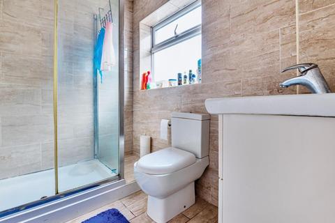 24 Riverdene, Edgware, HA8 9TD