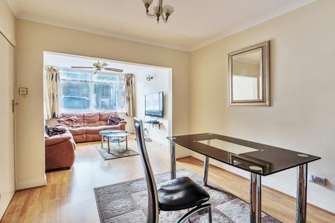 24 Riverdene, Edgware, HA8 9TD
