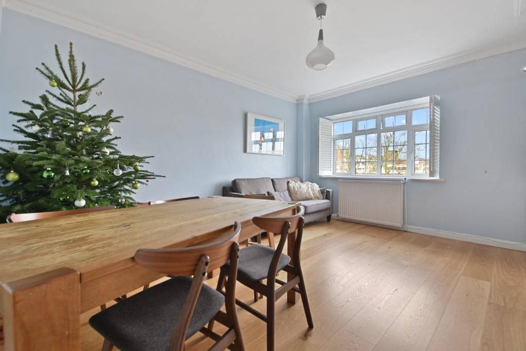 11 Acol Court37.jpg