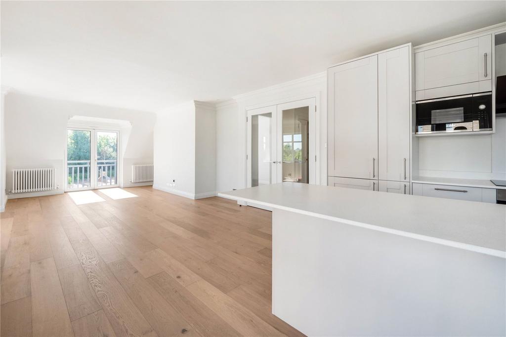 Wyatt Drive, London, SW13 3 bed penthouse £3,750 pcm (£865 pw)