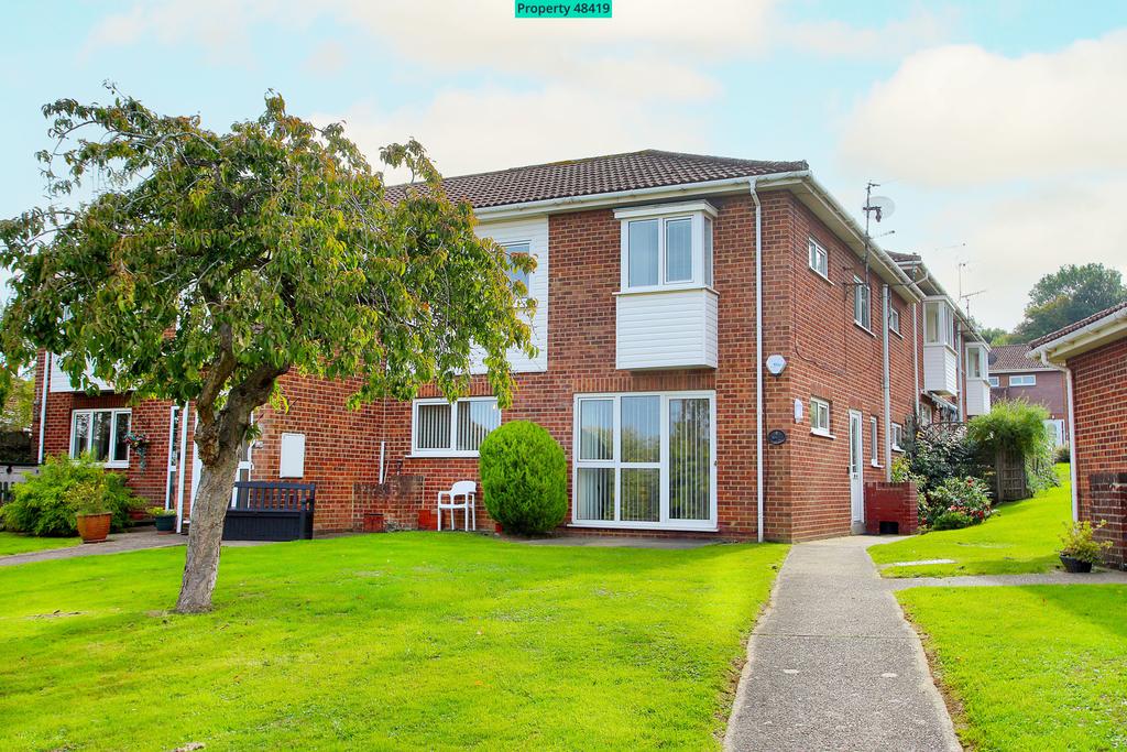 4 The Crescent, Bramblefield Close, Longfield, DA3 2 bed flat for sale