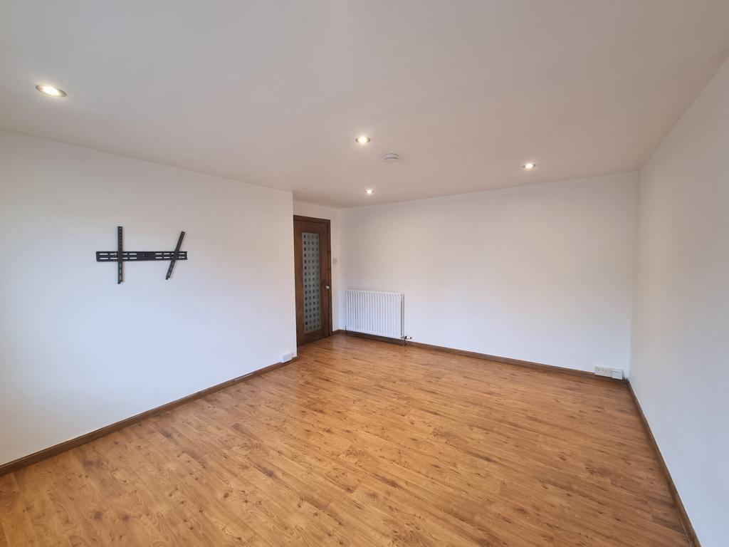 Provost Fraser Drive, Northfield, Aberdeen, AB16 2 bed flat £675 pcm