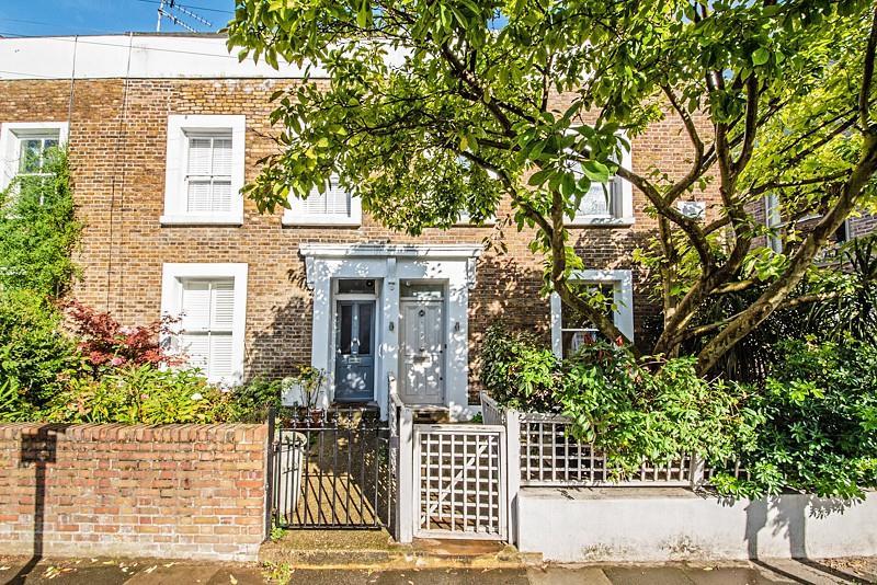 Britannia Road, Fulham, London, SW6 4 bed terraced house £7,497 pcm