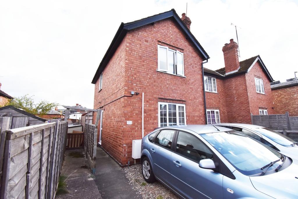 Hampton Gardens, Leominster 2 bed house £550 pcm (£127 pw)