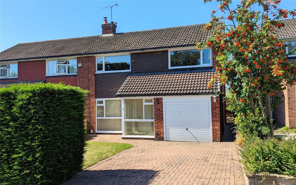 Springfield Park, Mirfield, West... 4 bed semidetached house £1,100 pcm (£254 pw)