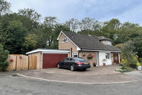 3 bedroom detached house for sale - Angus Close, Thurnby