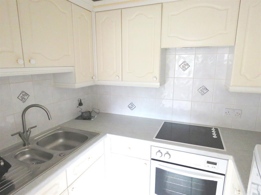 Homecliffe House, Lymington Road, Highcliffe, BH23 5HG 1 bed flat £