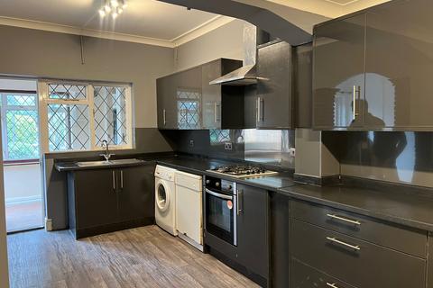 7 bedroom semi-detached house to rent, Dymoke Road Hornchurch RM11 1AA