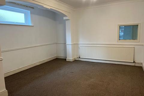 7 bedroom semi-detached house to rent, Dymoke Road Hornchurch RM11 1AA