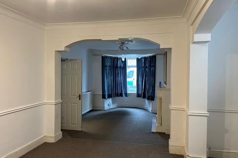 7 bedroom semi-detached house to rent, Dymoke Road Hornchurch RM11 1AA