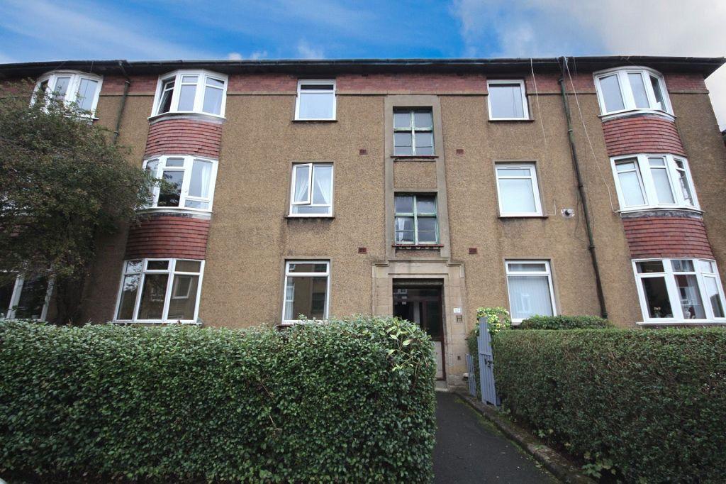 Ripon Drive, Kelvindale, Glasgow 3 bed flat £925 pcm (£213 pw)
