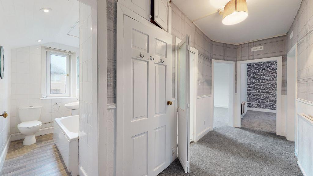 Dumbarton Road, Scotstoun, Glasgow 3 bed flat £115,000