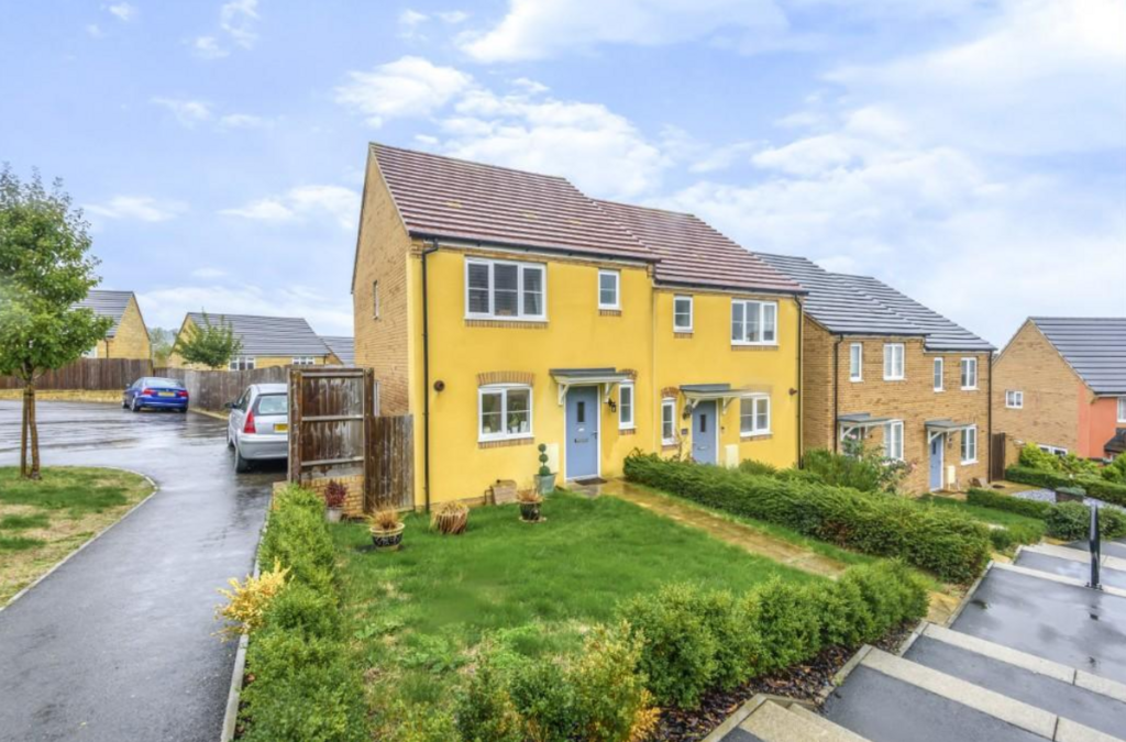 Crocker Way, Wincanton BA9 3 bed semidetached house £275,000