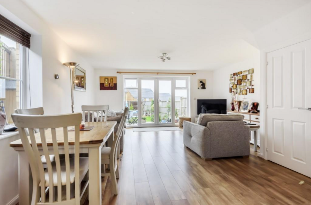 Crocker Way, Wincanton BA9 3 bed semidetached house £275,000