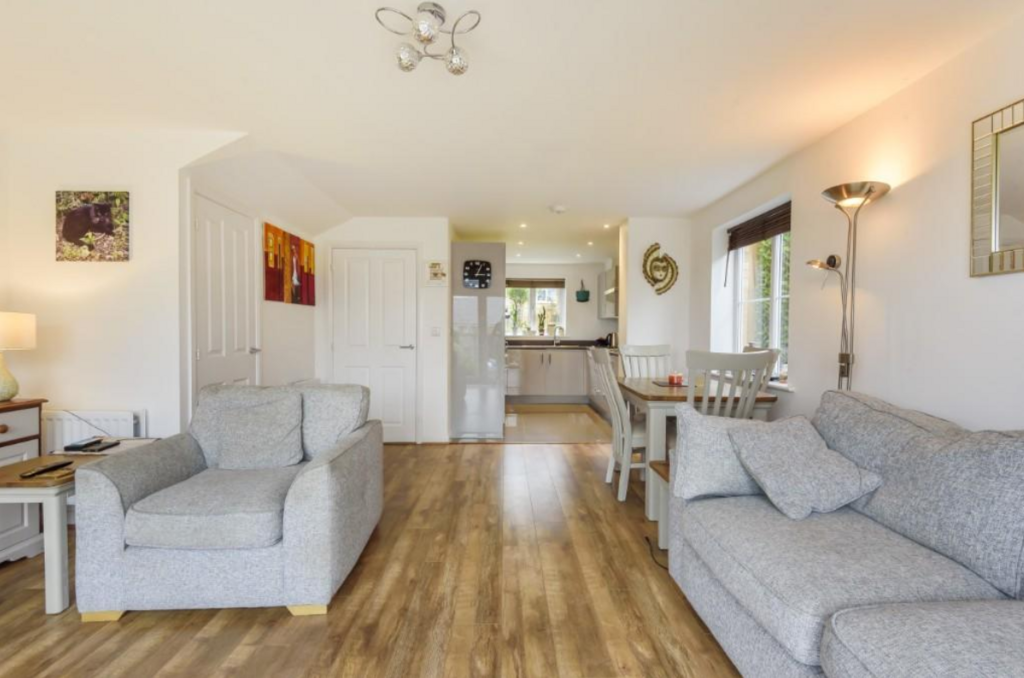 Crocker Way, Wincanton BA9 3 bed semidetached house £275,000