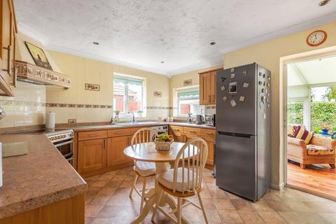 20 Mount Pleasant Close, Lightwater, GU18 5TP