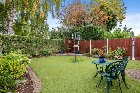 20 Mount Pleasant Close, Lightwater, GU18 5TP