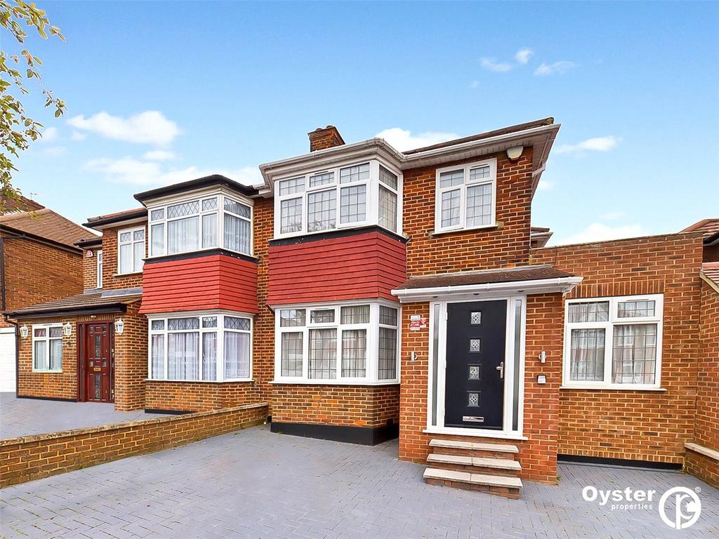 Coledale Drive, Stanmore, HA7 4 bed semidetached house £750,000