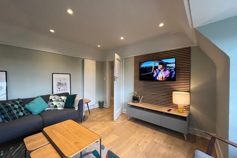 2 bedroom flat to rent, Flat , Devon Court, Links Road, London