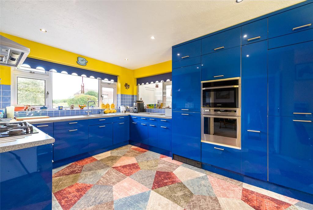 Hertford Road, Stevenage, Hertfordshire, SG2 5 bed detached house for