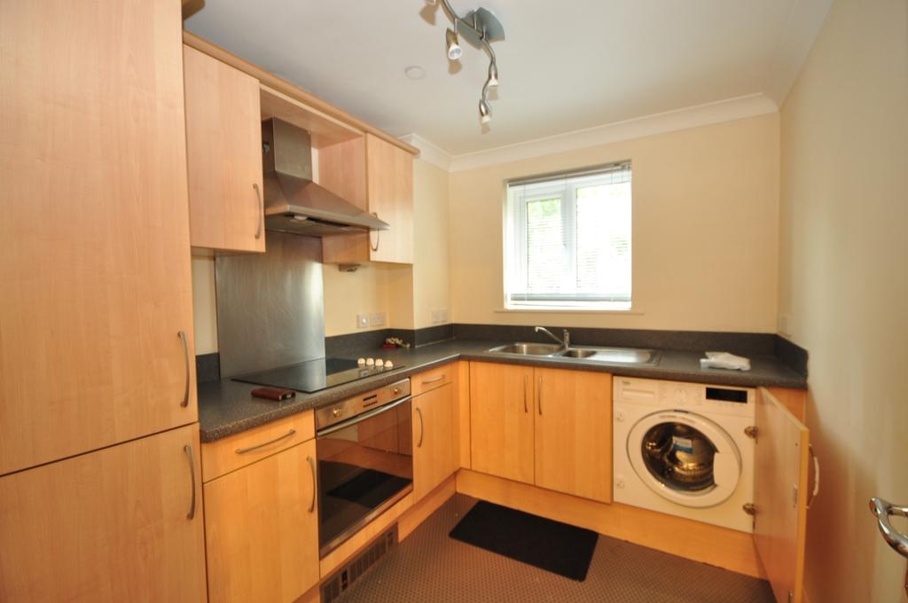 Vectis Way Cosham Portsmouth PO6 3EY 2 bed apartment £900 pcm (£208 pw)