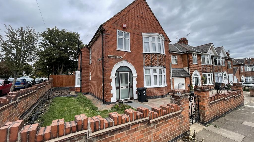 Ashleigh Road, Leicester... 3 bed detached house £950 pcm (£219 pw)