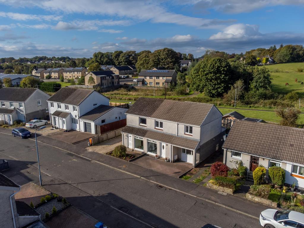 Lochalsh Crescent, Milton Of Campsie... 5 bed semidetached house £