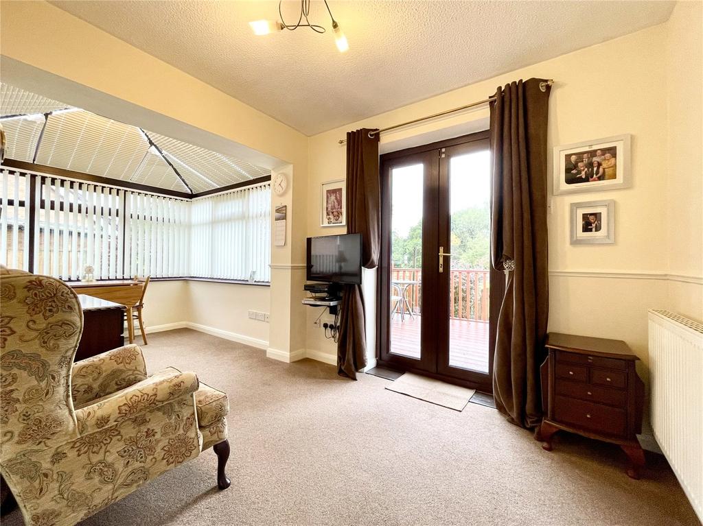 Bedroom/Dining Room