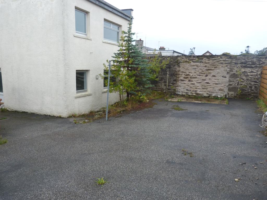 Moss Street, Keith 4 bed semidetached house £850 pcm (£196 pw)