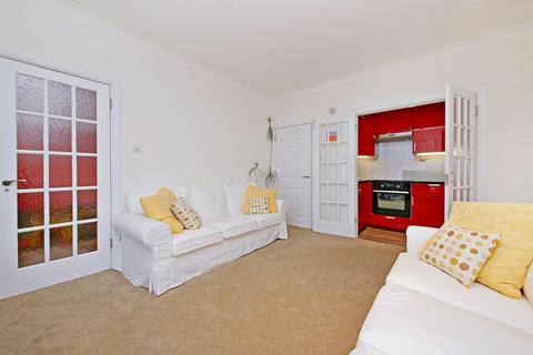 3 bedroom flat to rent, Cambridge Avenue, Kilburn NW6