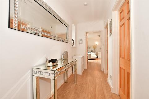 1 bedroom flat for sale, Epping New Road, Buckhurst Hill, Essex