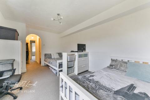 2 bedroom apartment for sale - Gilbert Close, London, SE18