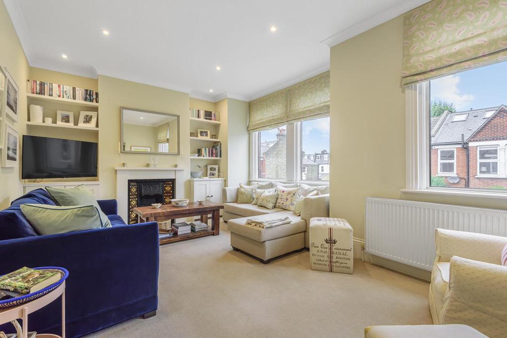 Penwith Road, Earlsfield 3 bed flat for sale £700,000