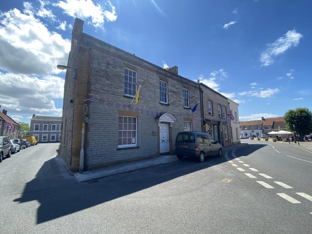 Market Place, Somerton 2 bed flat to rent £1,200 pcm (£277 pw)
