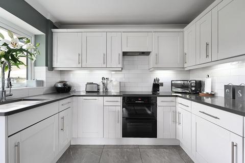 20 Claverham Close, Battle, TN33 0JF