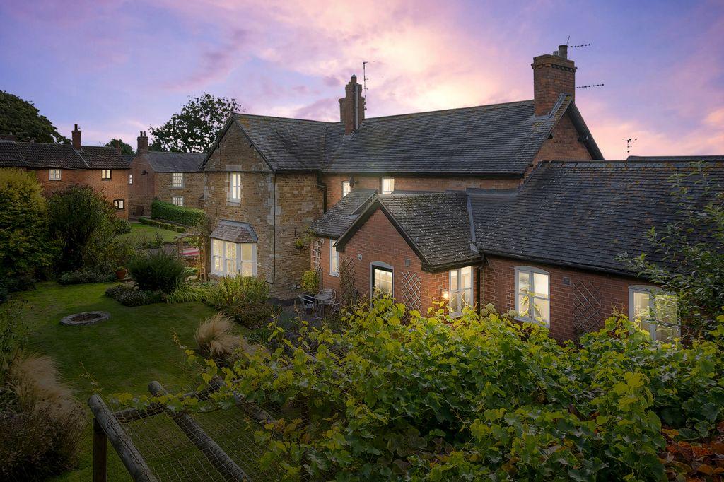 Ashwell Road, Whissendine LE15 7EW 6 bed farm house - £975,000